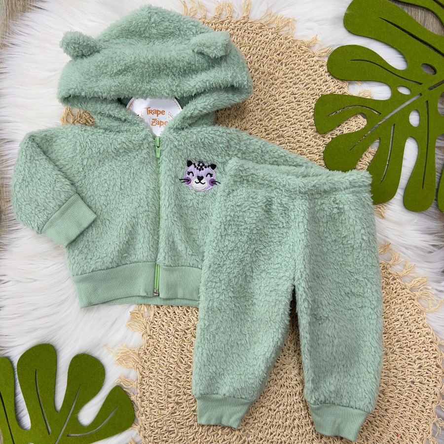 Conj. Jaqueta Tigresa com Capuz e Calça em Pelinho-Verde